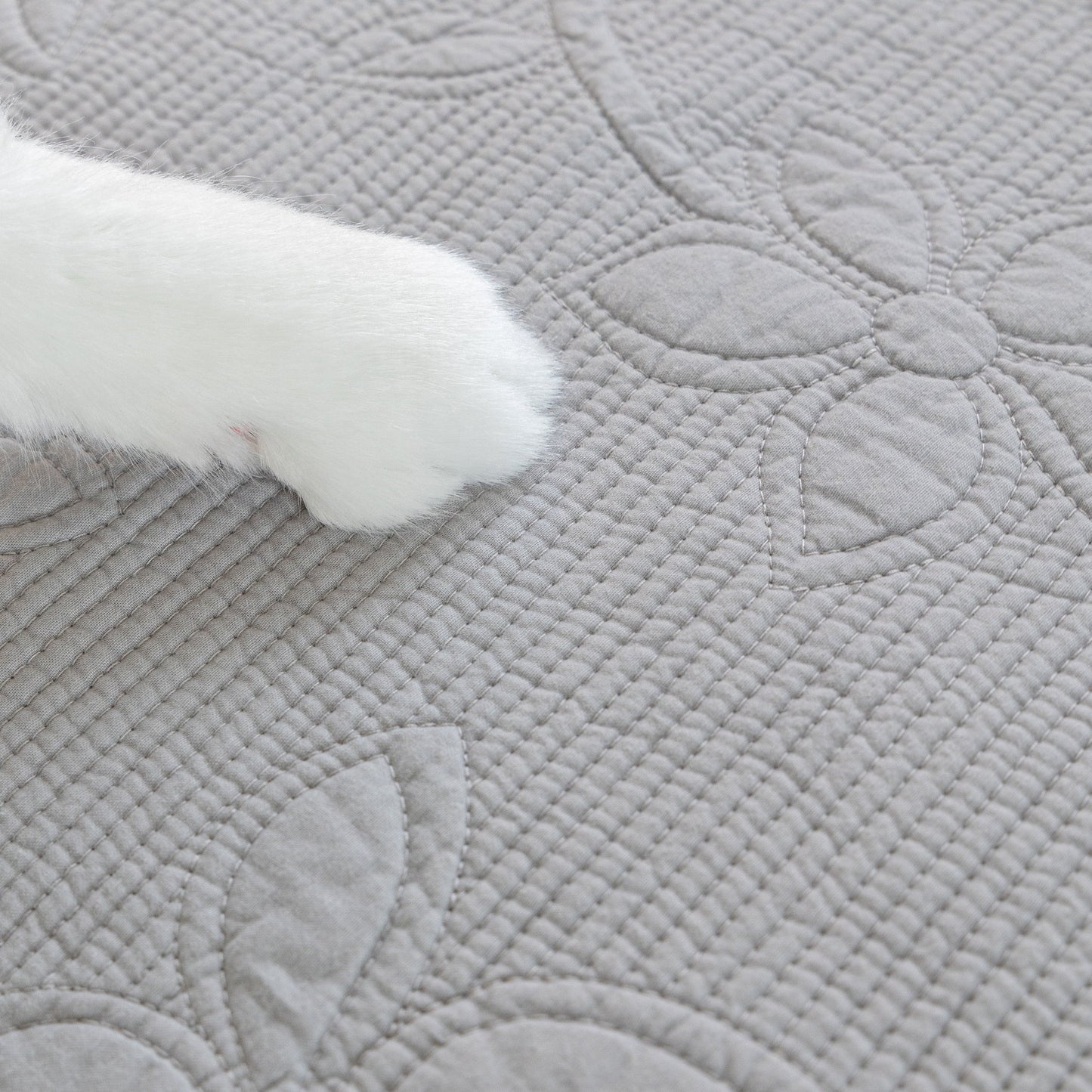 Floral Cotton Quilted Sofa Cover, Non-Slip Couch Protector with Scalloped Edges