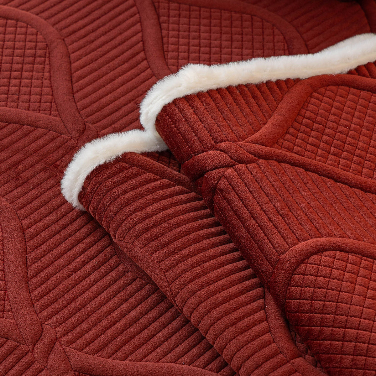 Thickened Crystal Velvet Sofa Cover, Non-Slip Quilted Couch Protector for Pets & Kids