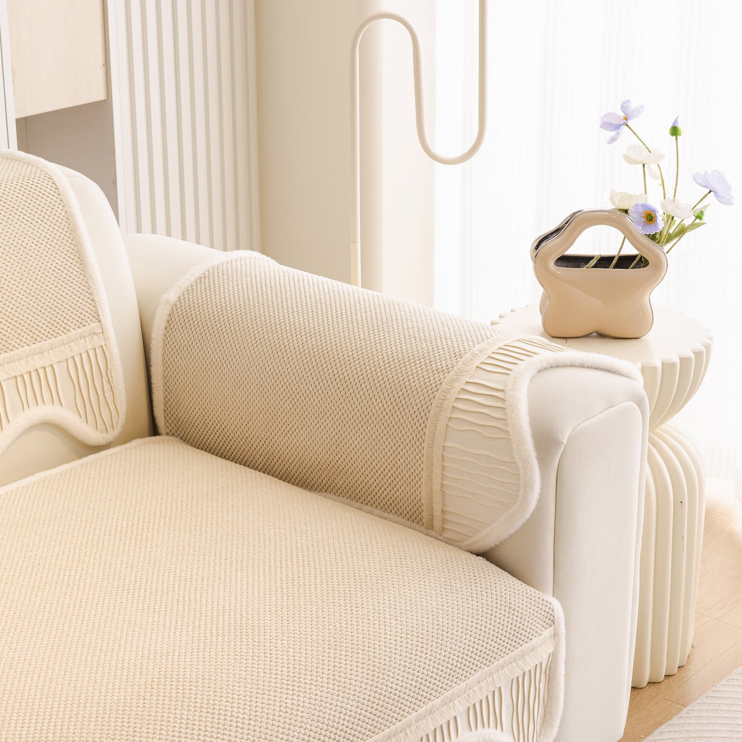 Washable Sofa Throw Pad, Non-Slip Sofa Mat Cozy Couch Slipcover with Soft Furry Trim