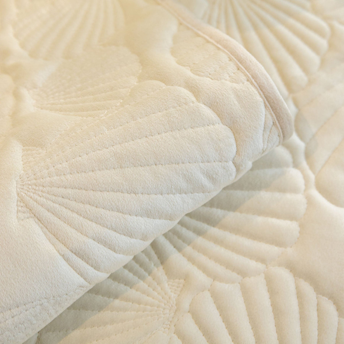 Plush Quilted Padded Sofa Cover, Non-Slip Seashell Couch Protector for Pets & Kids