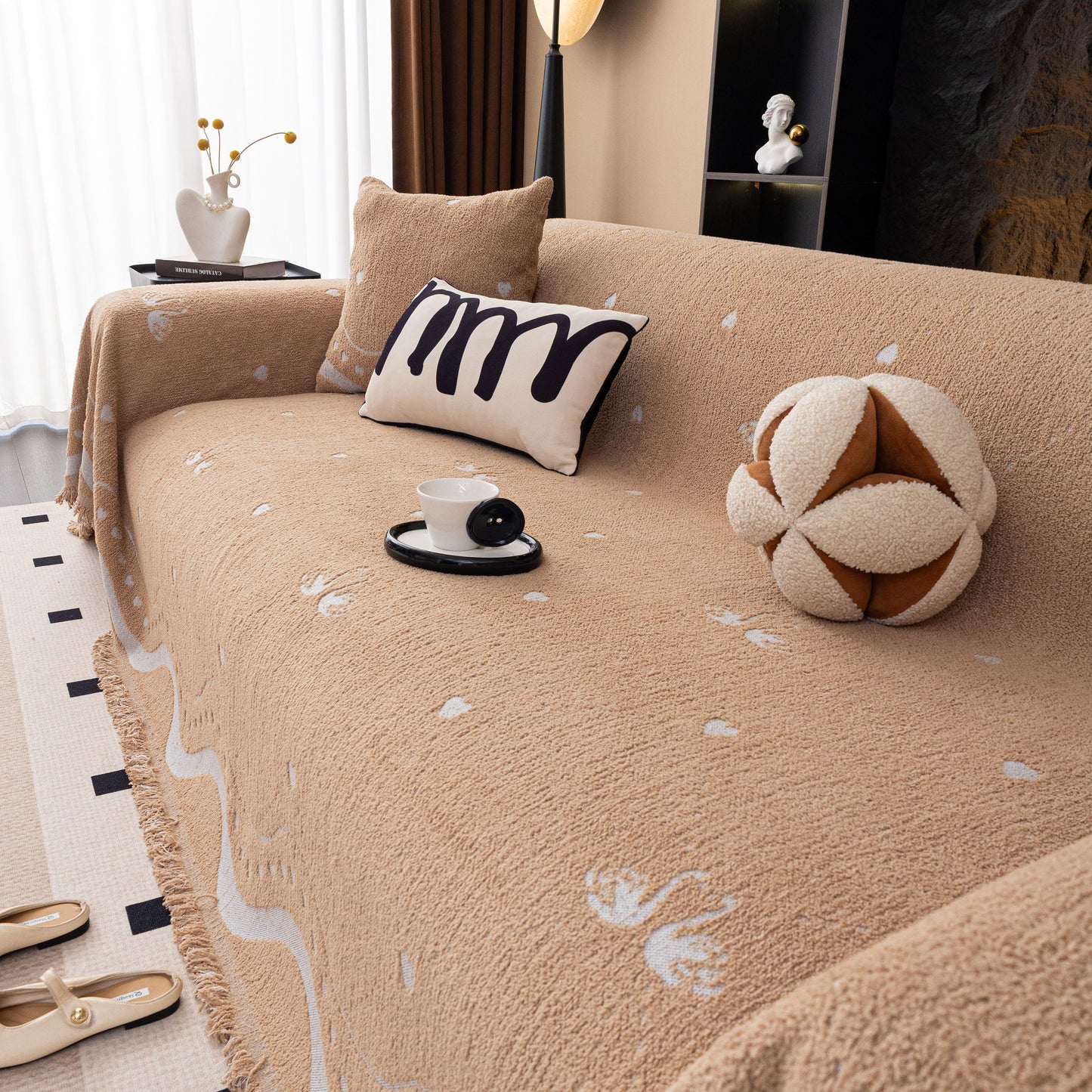 Luxurious Jacquard Couch Cover, Snag-Resistant Pet Friendly Couch Throw with Fringe