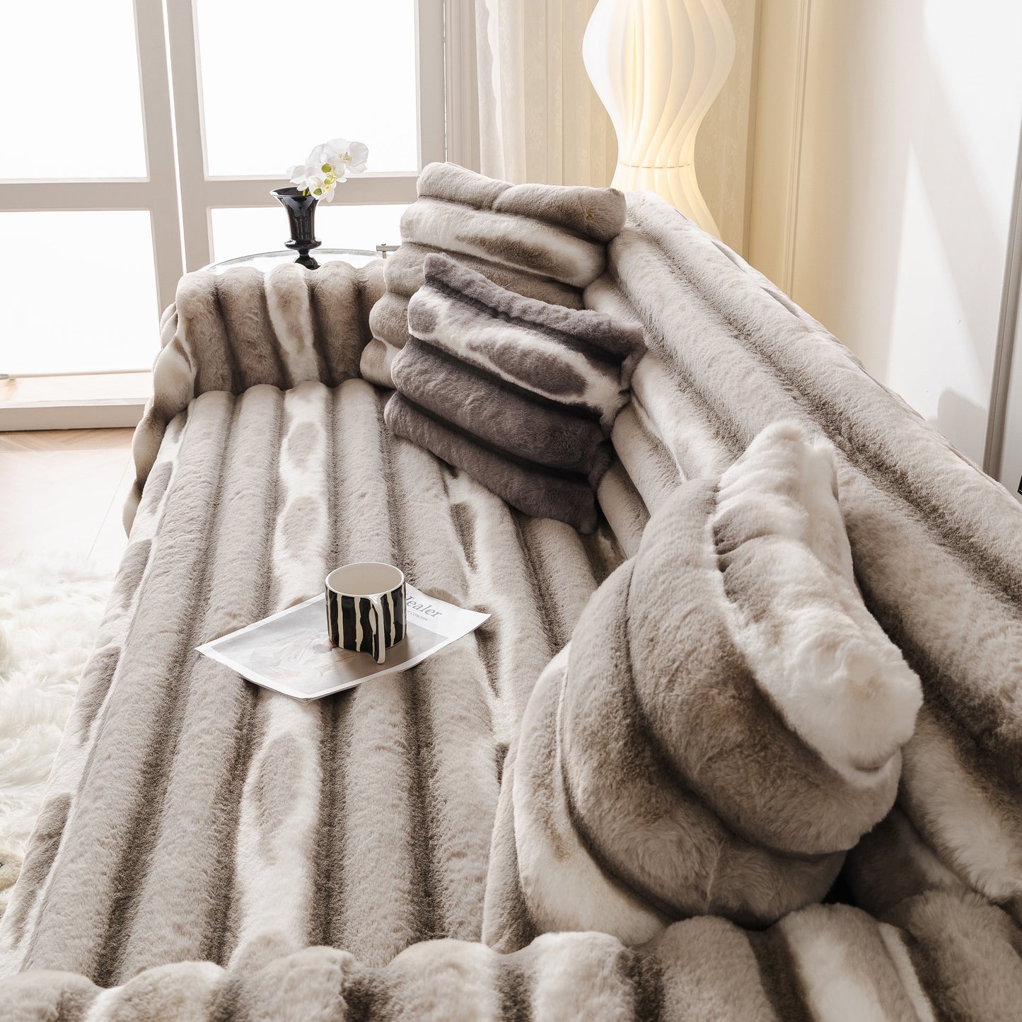 Ultra Soft Faux Fur Couch Cover – Large, Fluffy, and Elegant Sofa Throw Blanket