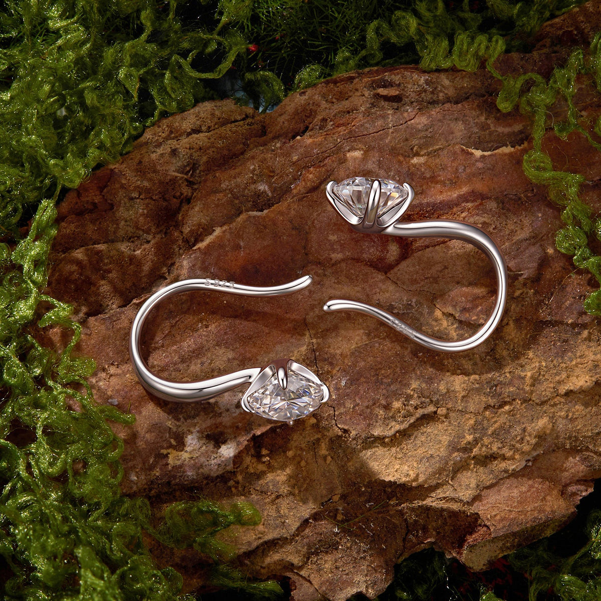 925 Sterling Silver White Gold Plated 0.5ct Moissanite 1.4x0.6cm Earrings for Women