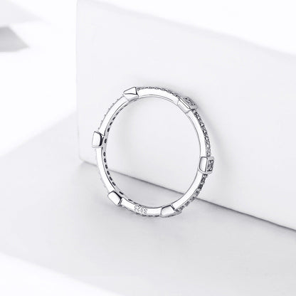 925 Sterling Silver Ring with Pavé Setting CZ - Size 6.0