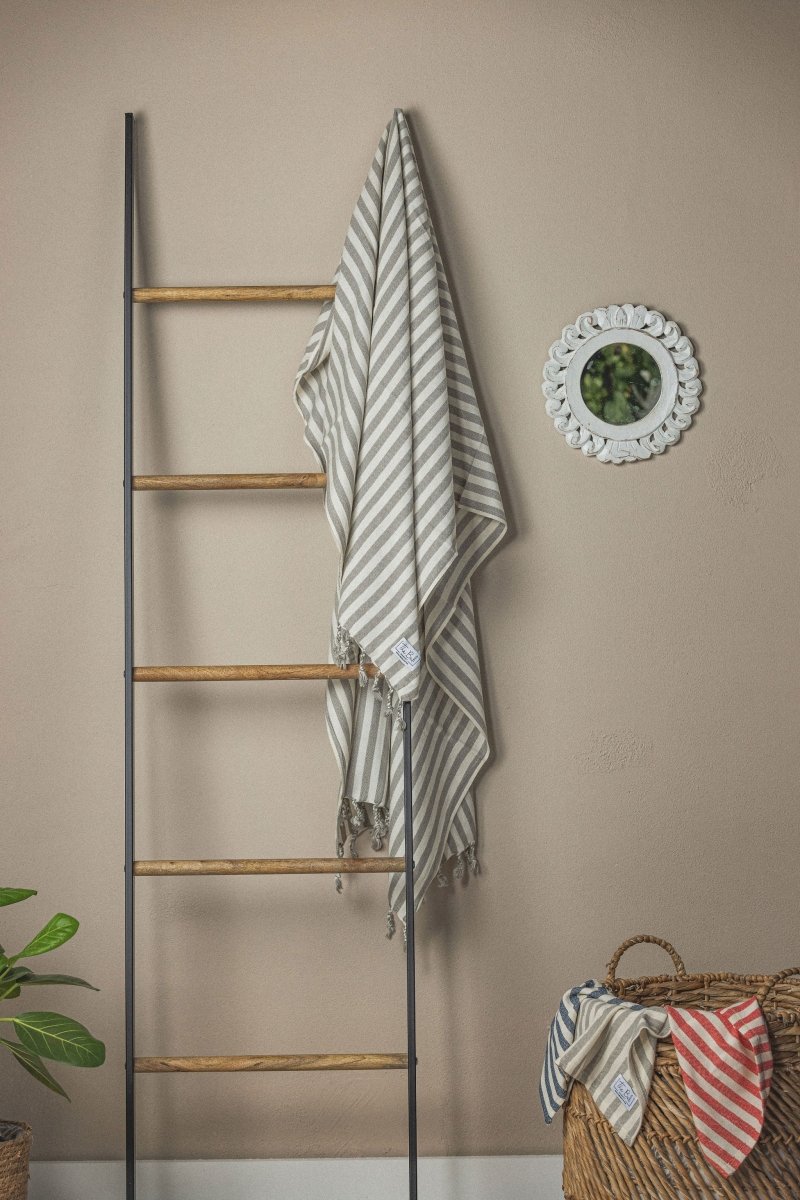 Vertical Stripe Turkish Bath Towel – Full-Size, Handwoven with Tassels – Modern Design, Thick & Absorbent for Bath, Beach, or Throw Blanket