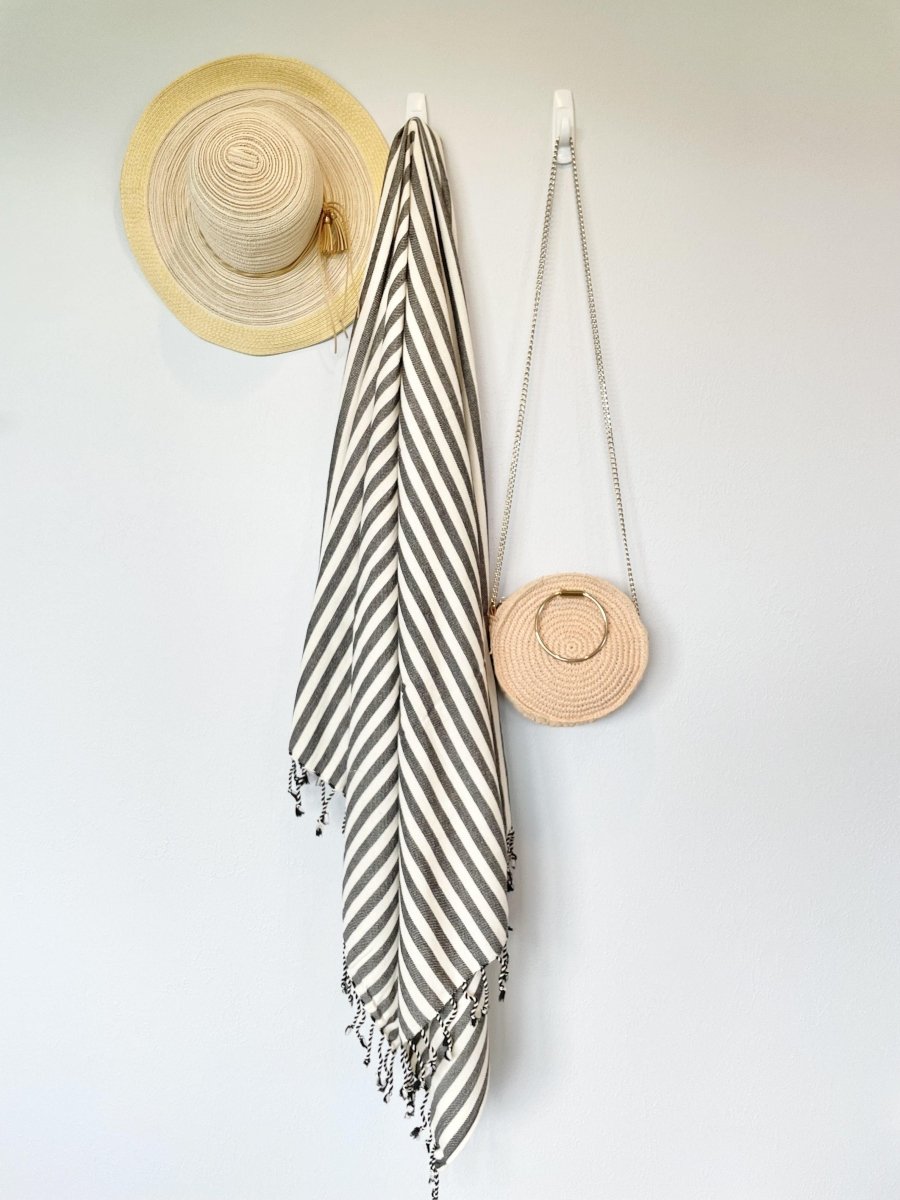 Vertical Stripe Turkish Bath Towel – Full-Size, Handwoven with Tassels – Modern Design, Thick & Absorbent for Bath, Beach, or Throw Blanket