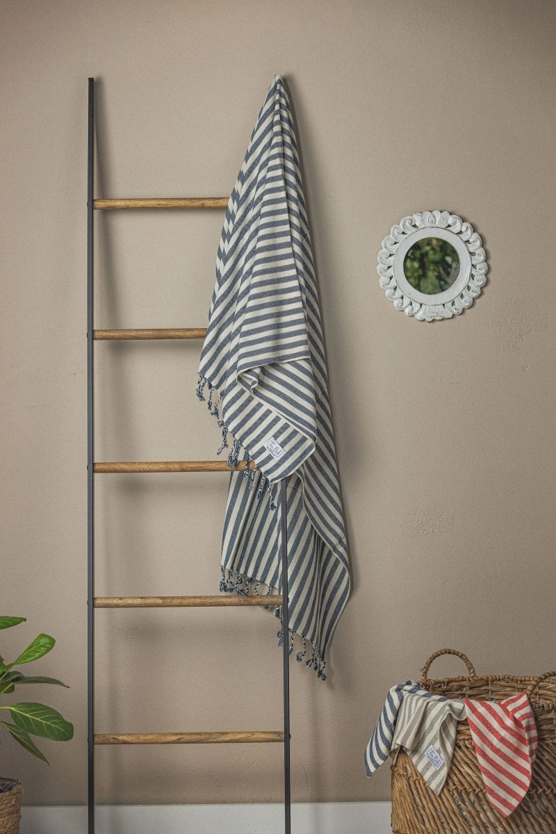 Vertical Stripe Turkish Bath Towel – Full-Size, Handwoven with Tassels – Modern Design, Thick & Absorbent for Bath, Beach, or Throw Blanket